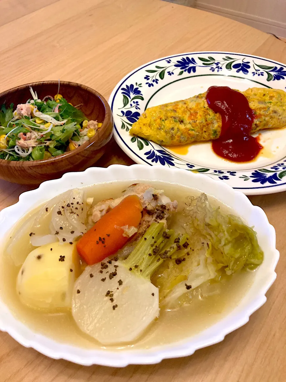 今日の夕食　ポトフ　チーズ入りミートオムレツ　サラダ|ふわ猫はなちゃんさん