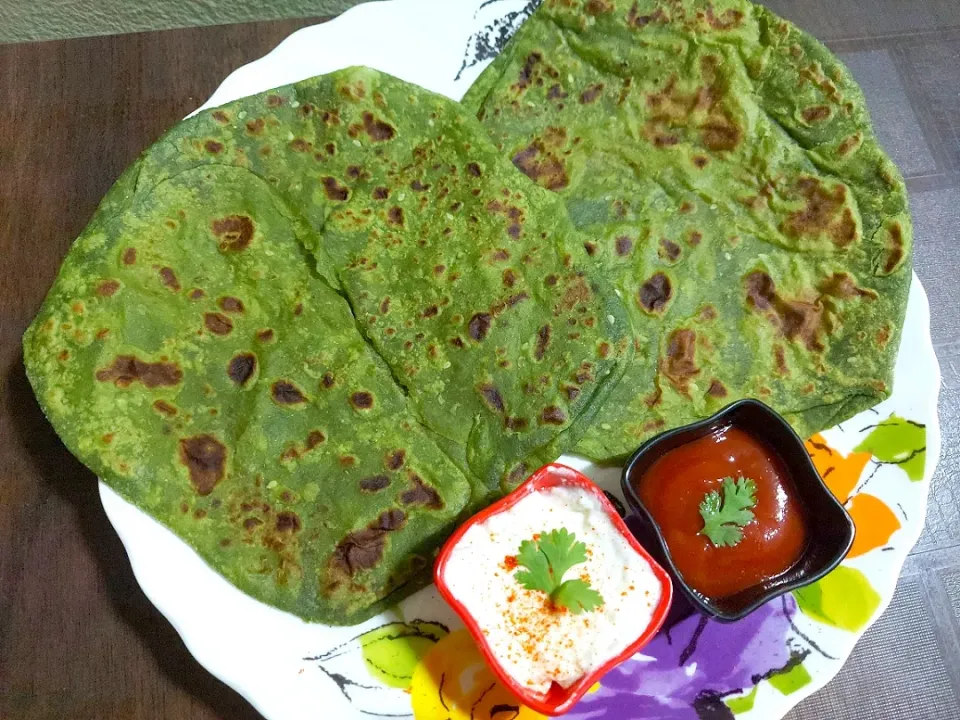 Snapdishの料理写真:Palak paratha|shubhさん