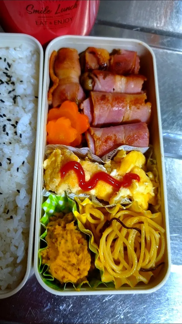 旦那弁当　2020/12/15

ミックスベジタブルスープ
しめじのベーコン巻き
豆腐玉子
和風パスタ
かぼちゃのサラダ
ニンジンのグラッセ|ユキヨメ♪さん