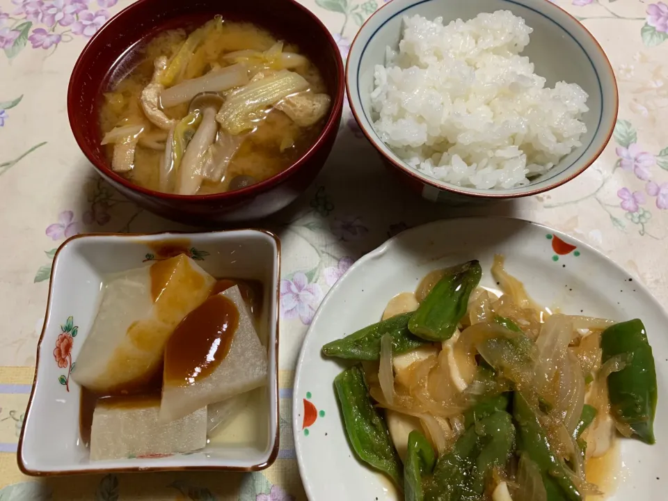 Snapdishの料理写真:朝ごはん、ソーセージ生姜焼き、ふろふき大根|Isimura Hidekiさん