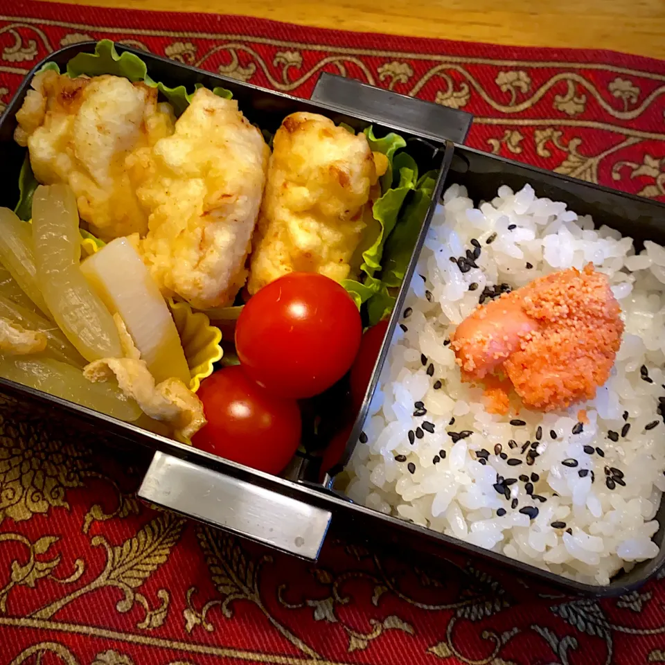 鶏の天ぷらと、ふきとたけのこの煮物と、プチトマトと、焼きたらこ弁当|もえさん