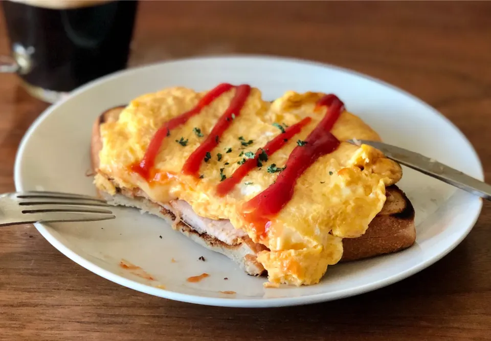 チーズオムレツとハムのオープンサンド|マユマユさん