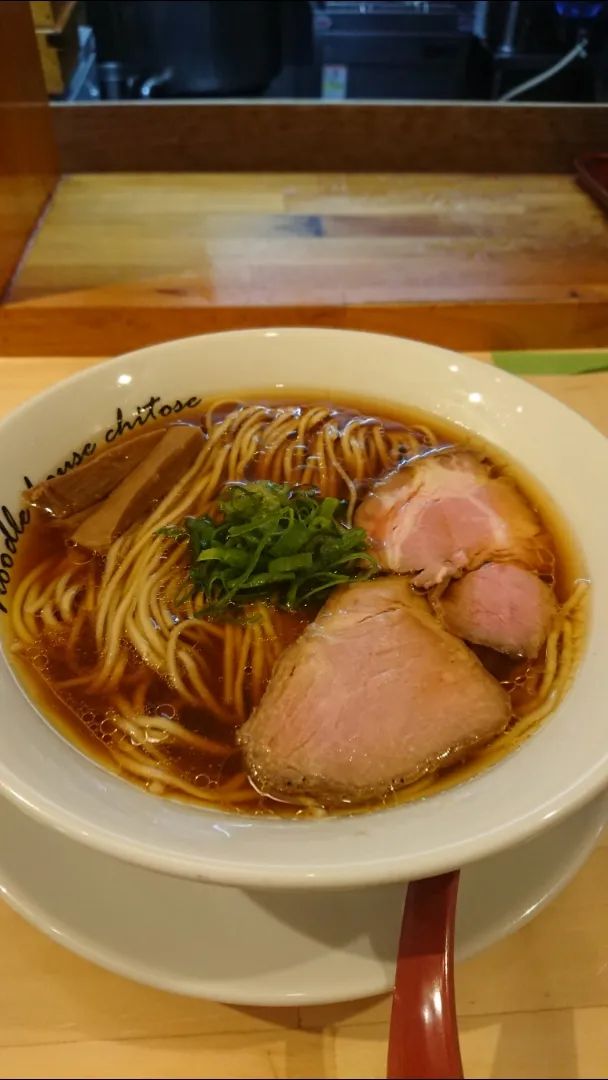 東京都新宿区市谷台町「麺庵ちとせ」の醤油中華そば|たかしさん