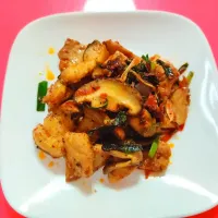 spicy fried pork mushrooms 😋|La Pyaeさん