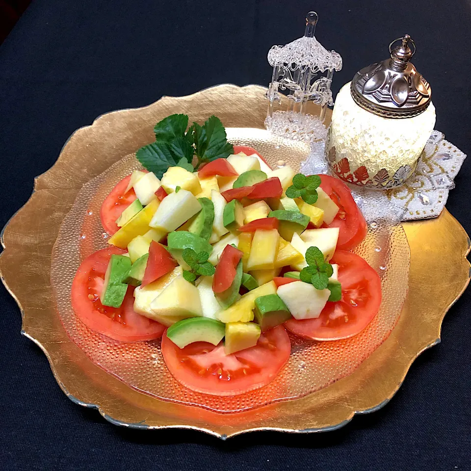 トマト🍅アボカド🥑りんご🍎パイナップル🍍サラダ🥗|henryさん