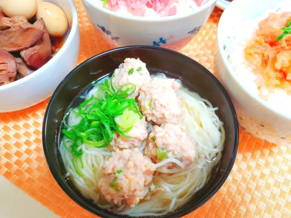 寒い日は にゅうめんでポカポカ😍✨
山芋入りの手作りつくね入り(*´˘`*)♡|taruto⭐️さん