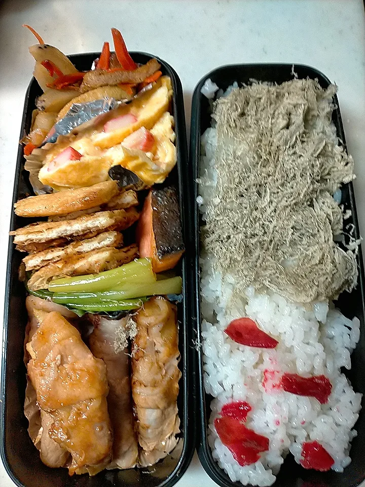 豚肉じゃがいもまき弁当
★シャケ
★油あげの鰹節チーズ焼き
★カニカマ卵焼き
★レンコン・人参きんぴら|芽亜里さん