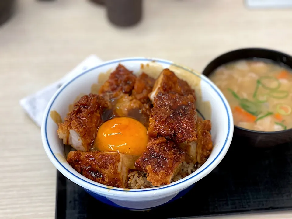 コクうま味噌カツ丼に豚汁小|マハロ菊池さん