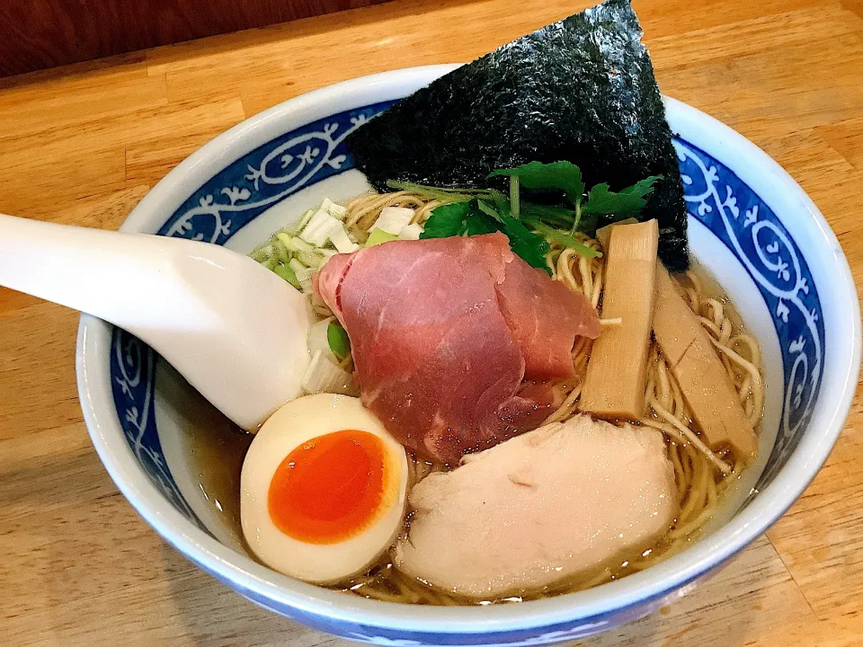 Snapdishの料理写真:よしかわさんの「白醤油煮干しラーメン🍜」😋|アライさんさん