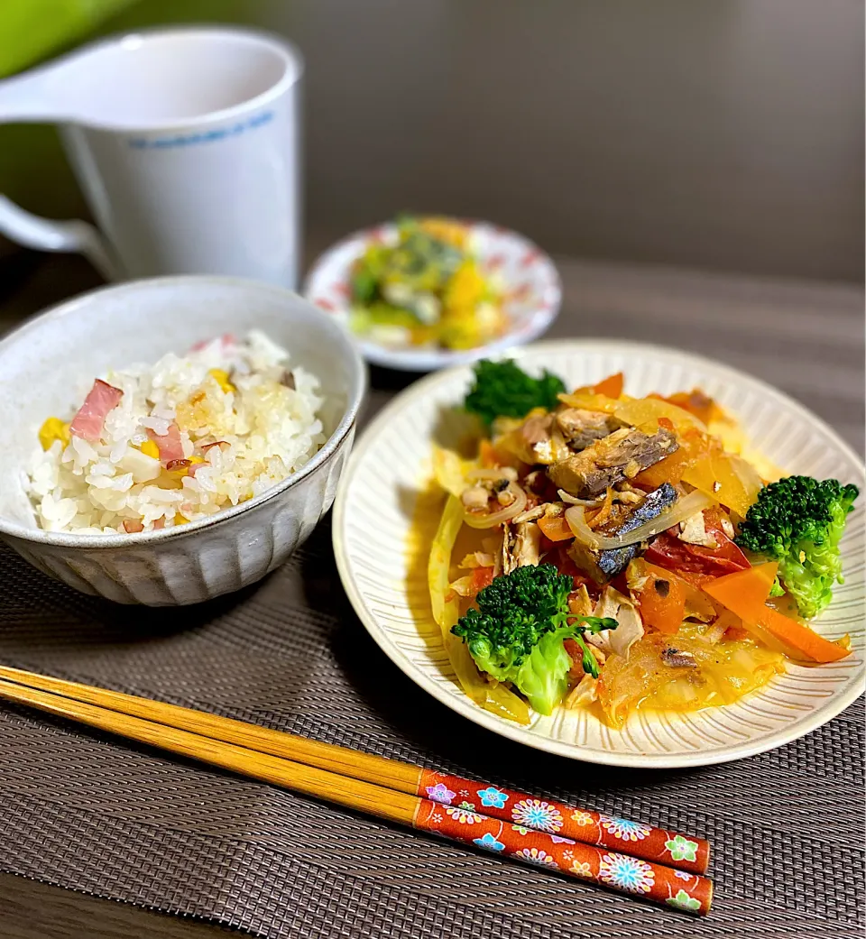 キャベツとサバ缶のトマト煮　洋風炊き込みご飯　南瓜サラダ|ちぐあささん