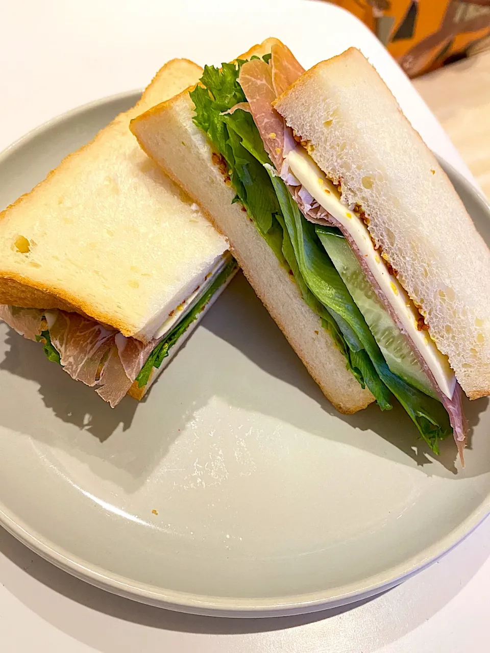 生ハムとチーズのサンドイッチ|OLの気ままご飯🍽さん