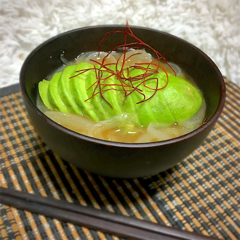 アボカドとトロッとタマネギのお味噌汁|Clown  Kenpoさん