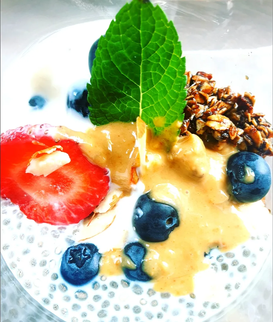 Snapdishの料理写真:chai pudding, chocolate oats granola|Cindyさん