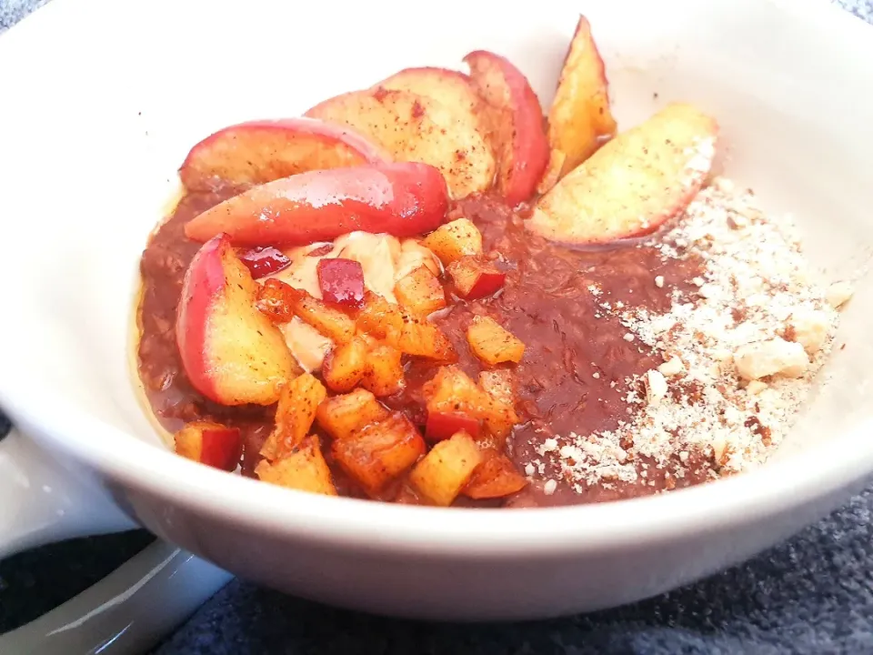 Snapdishの料理写真:chocolate oats, nectarines, apple|Cindyさん