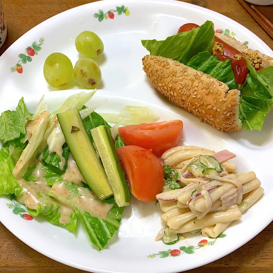 サラダ🥗とホットドッグ|みんみんさん