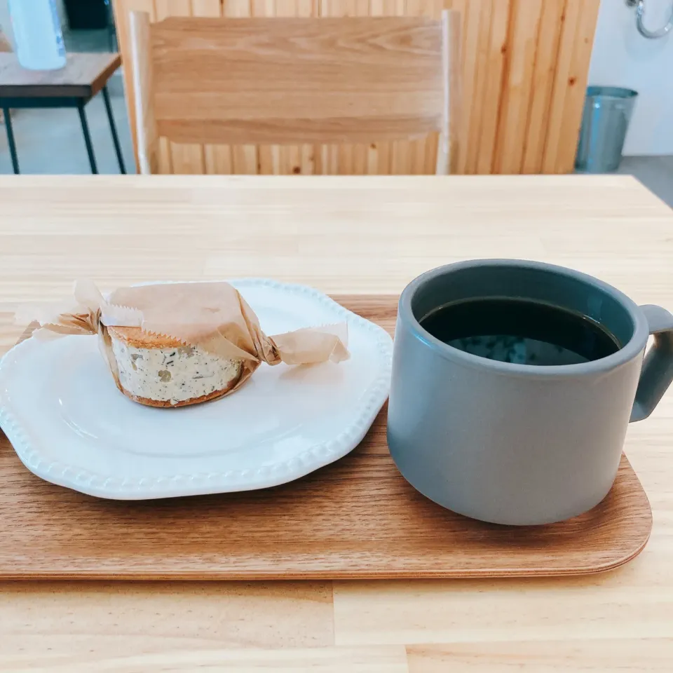 アールグレイと洋梨のバターサンドと　　コーヒー🍐☕️|ちゃみこさん