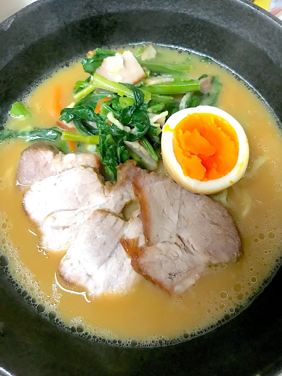 手作りチャーシューのせの豚骨醤油ラーメン|ピンキーさん