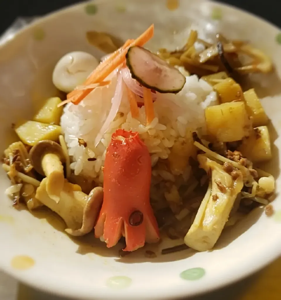 Snapdishの料理写真:じゃがバターキノコの牛キーマカレーwithタコさんウインナー🐙|ふじわらたくやさん