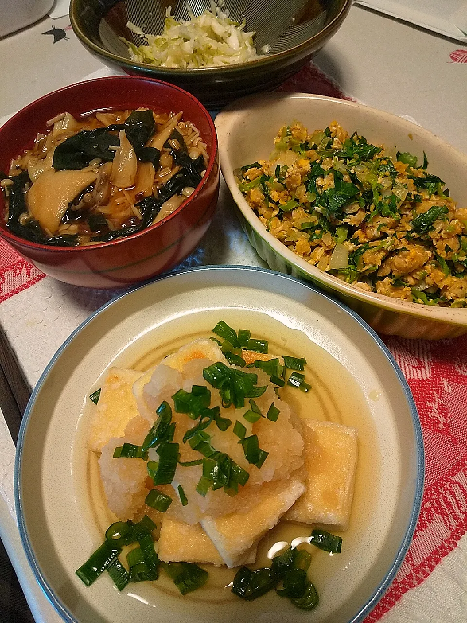 今日のお昼
※焼き高野豆腐のたっぷり大根おろし
※オートミールのセロリの葉チャーハン
※きのことワカメのお味噌汁
※酢キャベツ|れあMIXさん