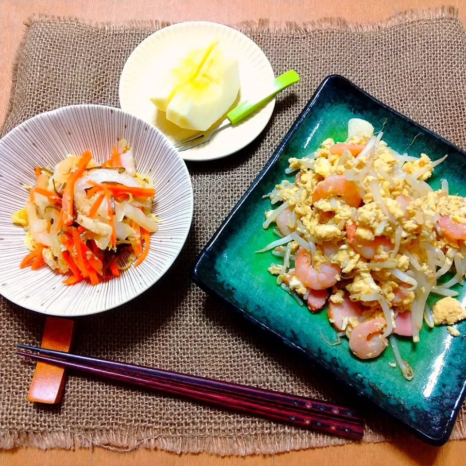 ・エビ玉もやしのカレー醤油炒め
・白菜と人参のレンチン塩昆布ナムル|真希さん