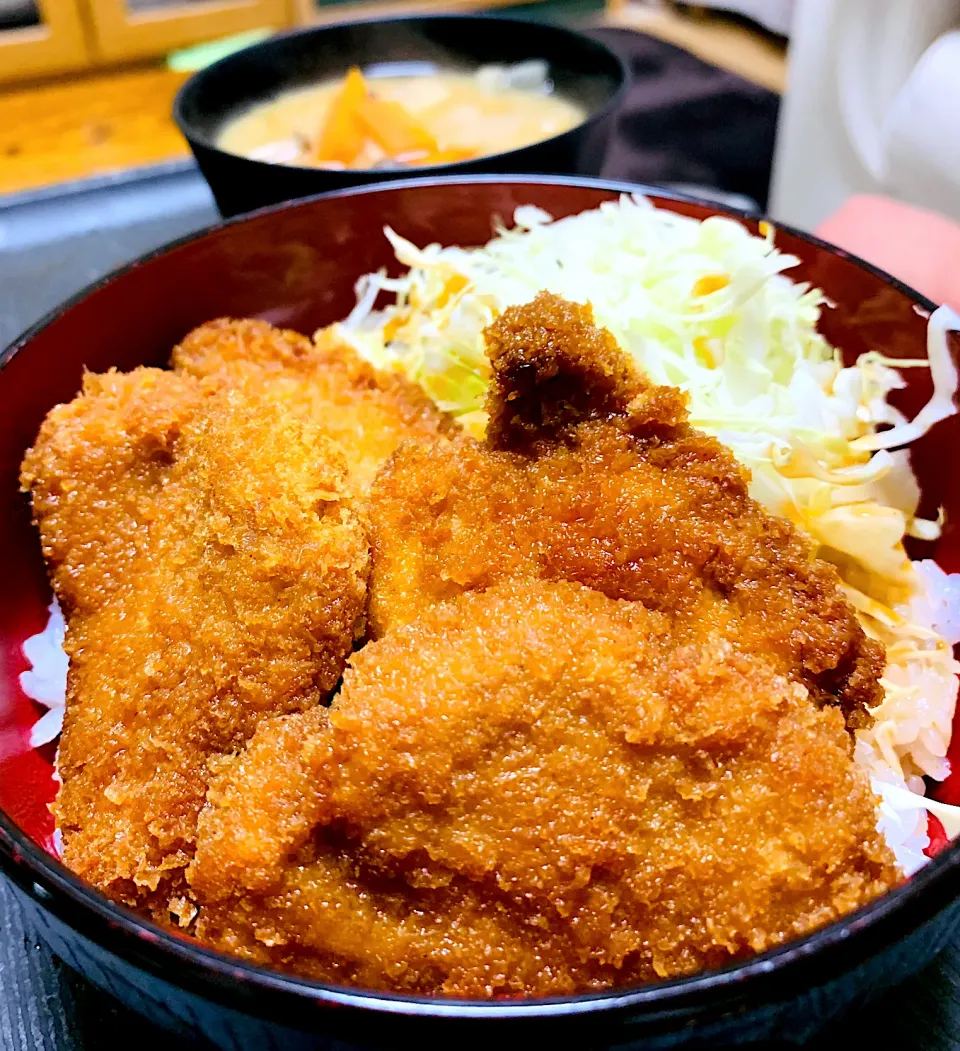 福井味のソースカツ丼。キャベツは本当はいらないんだよね。|ちはるさん