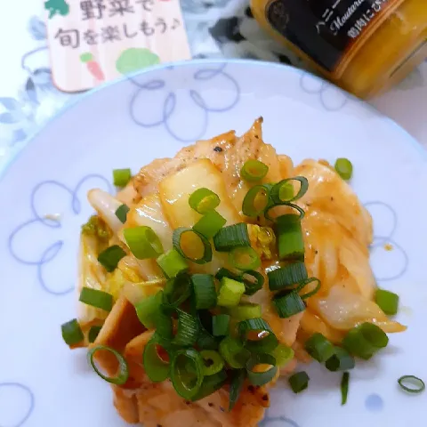 「白菜」を使ってみたSnapdishの料理・レシピ写真:からあげビールさんの料理 【節約120円】ご飯が進む♪むね肉と新玉ねぎのハニマスオイスター炒め