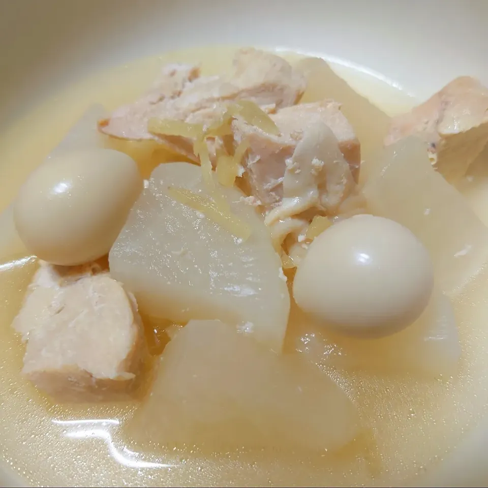 大根と鶏むね肉の煮物、茹でうずらの卵入り。|tsukaさん