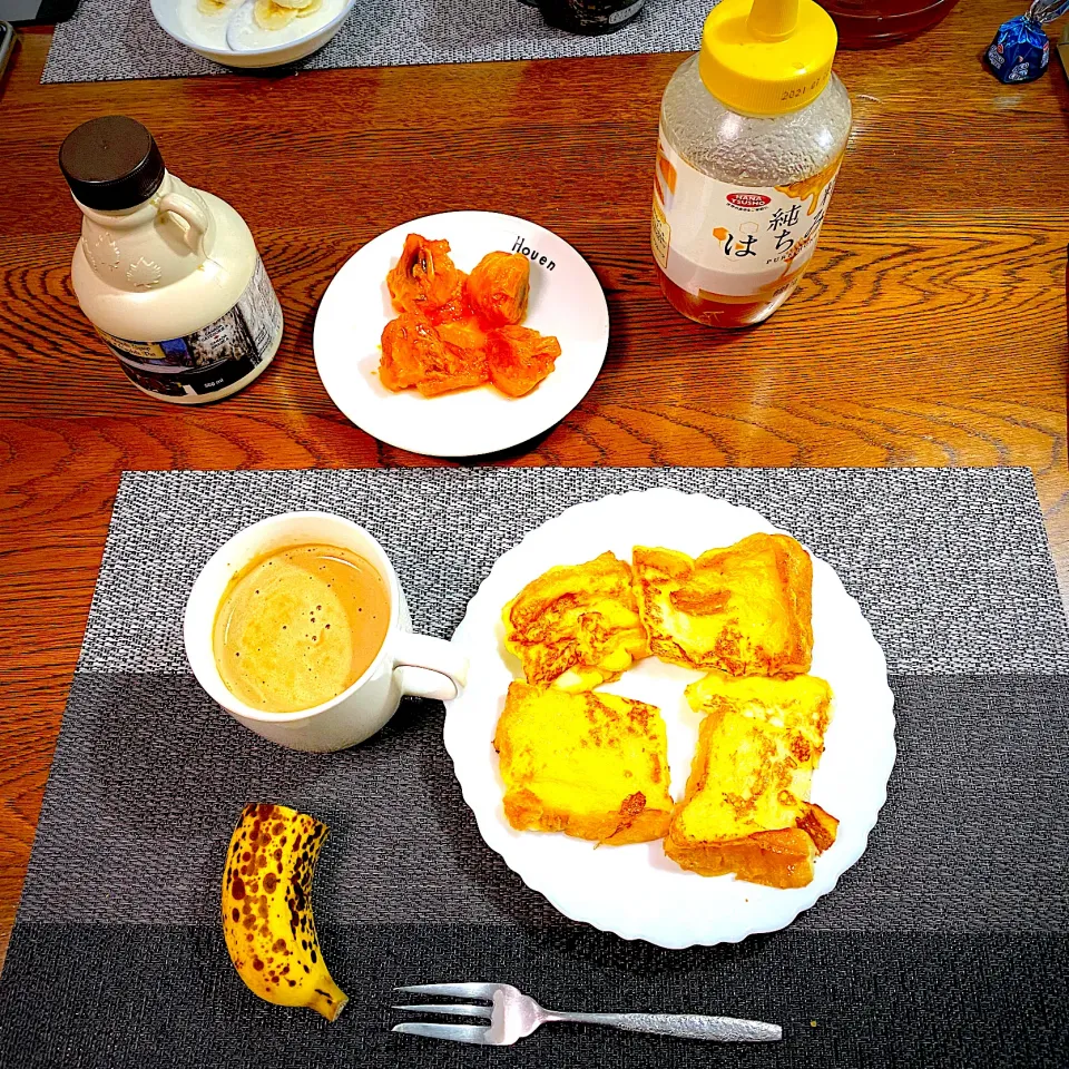 Snapdishの料理写真:12月17日　朝ごはん　フレンチトースト、柿、カフェオレ|yakinasuさん