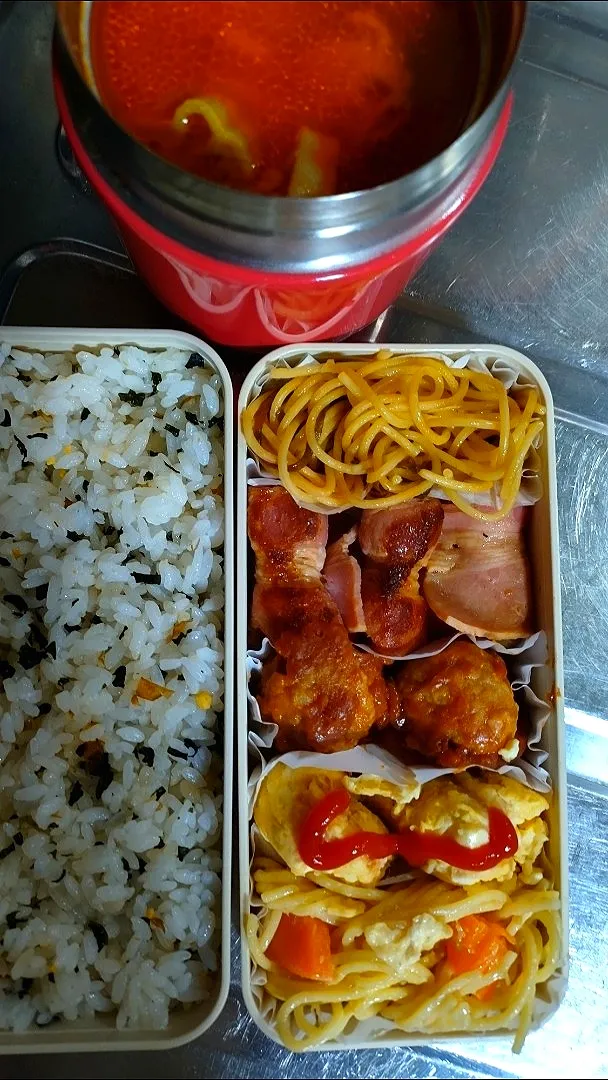 旦那弁当　2020/12/18

ミネストローネ
わかめご飯
和風パスタ
しめじのベーコン巻き
ミートボール
豆腐玉子
スパサラダ|ユキヨメ♪さん