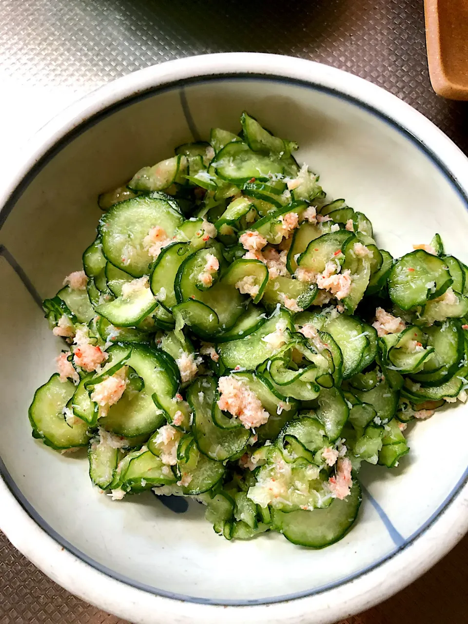 シンプルに カニ🦀キュウリ🥒サラダ|ブンタさん