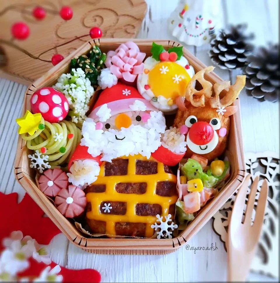 サンタ🎅が煙突からこんにちは♪
ハンバーグ弁当♡|ayano.adshさん