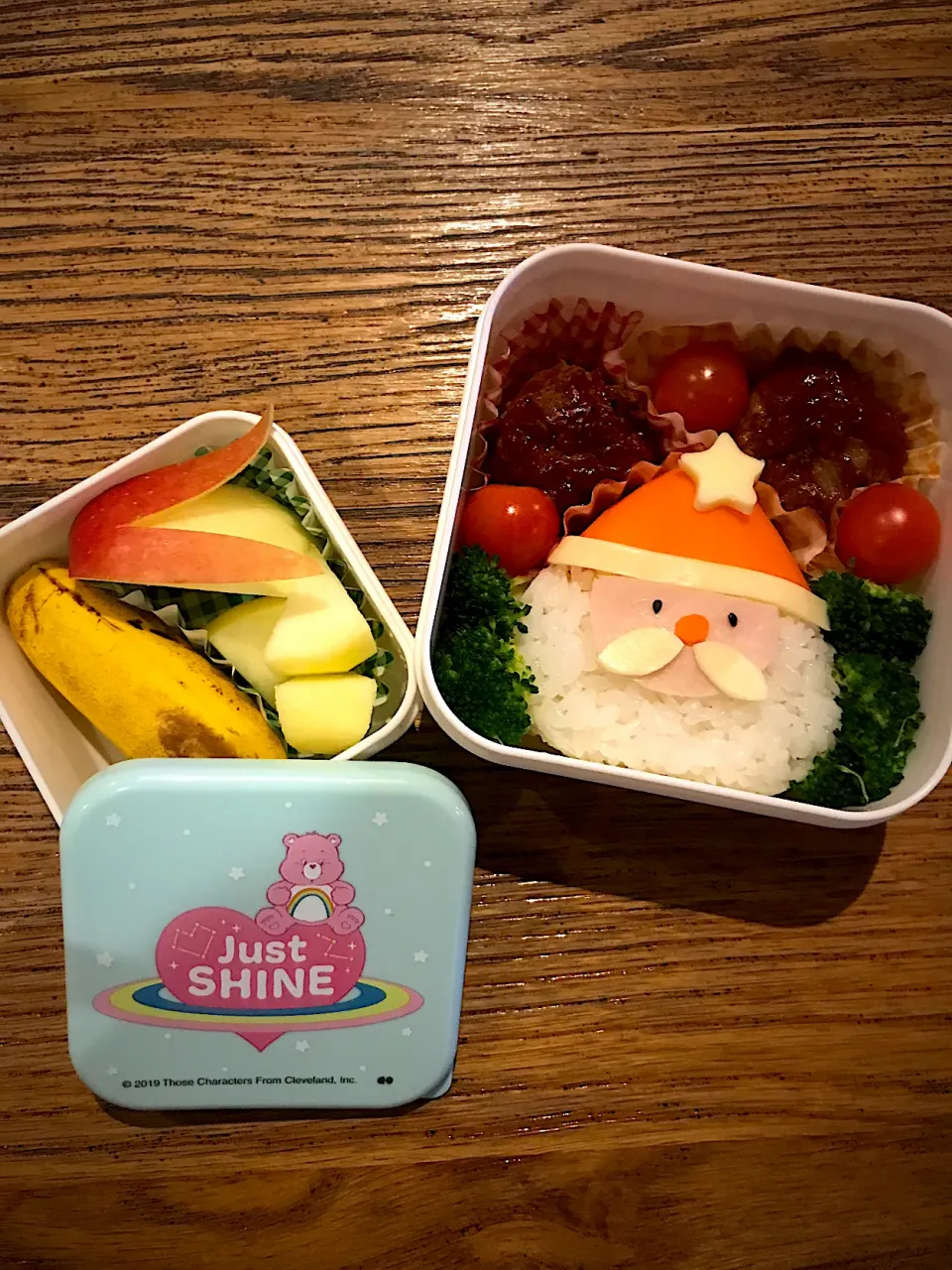 Snapdishの料理写真:年長さん🎄おにぎりサンタ弁当|まーさん