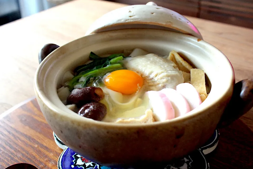 Snapdishの料理写真:手羽先入りの鍋焼きうどん|よっすぃさん