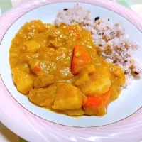 Snapdishの料理写真:カレー粉で作る昔ながらのごろごろカレー|pakiranさん