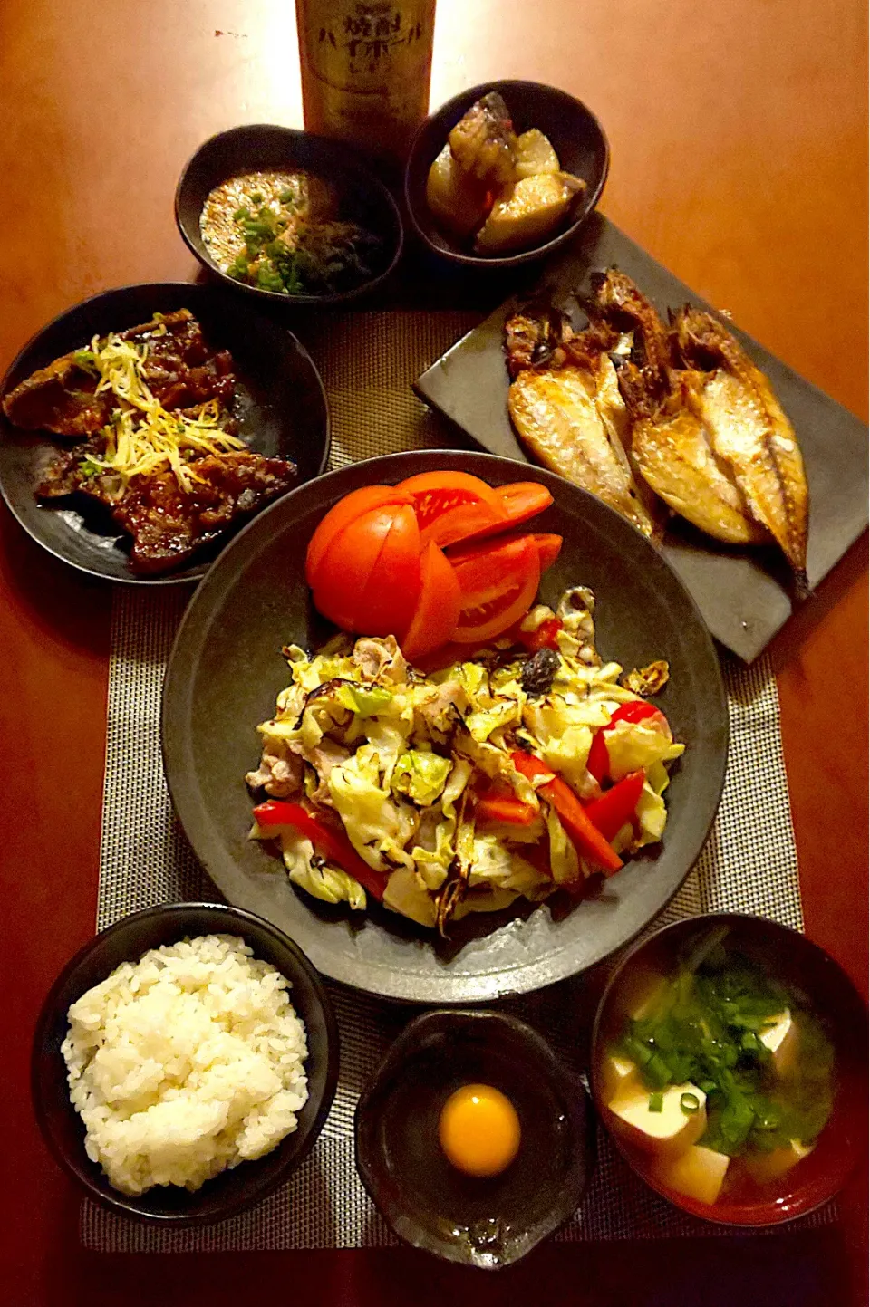 Today's dinner🍴胡麻葱納豆･鰤大根&鯵の竜田揚げ甘辛和え(お惣菜)･鯵の干物焼き･豚肉の野菜炒め･生卵･白飯･春菊とお豆腐のお味噌汁|🌈Ami🍻さん