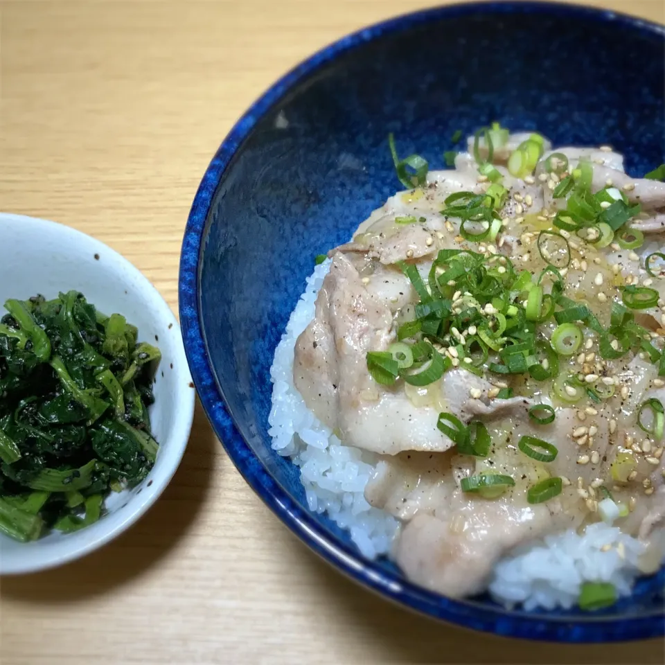 Snapdishの料理写真:ネギ塩豚丼、ほうれん草の胡麻和え|ツインうさぎさん