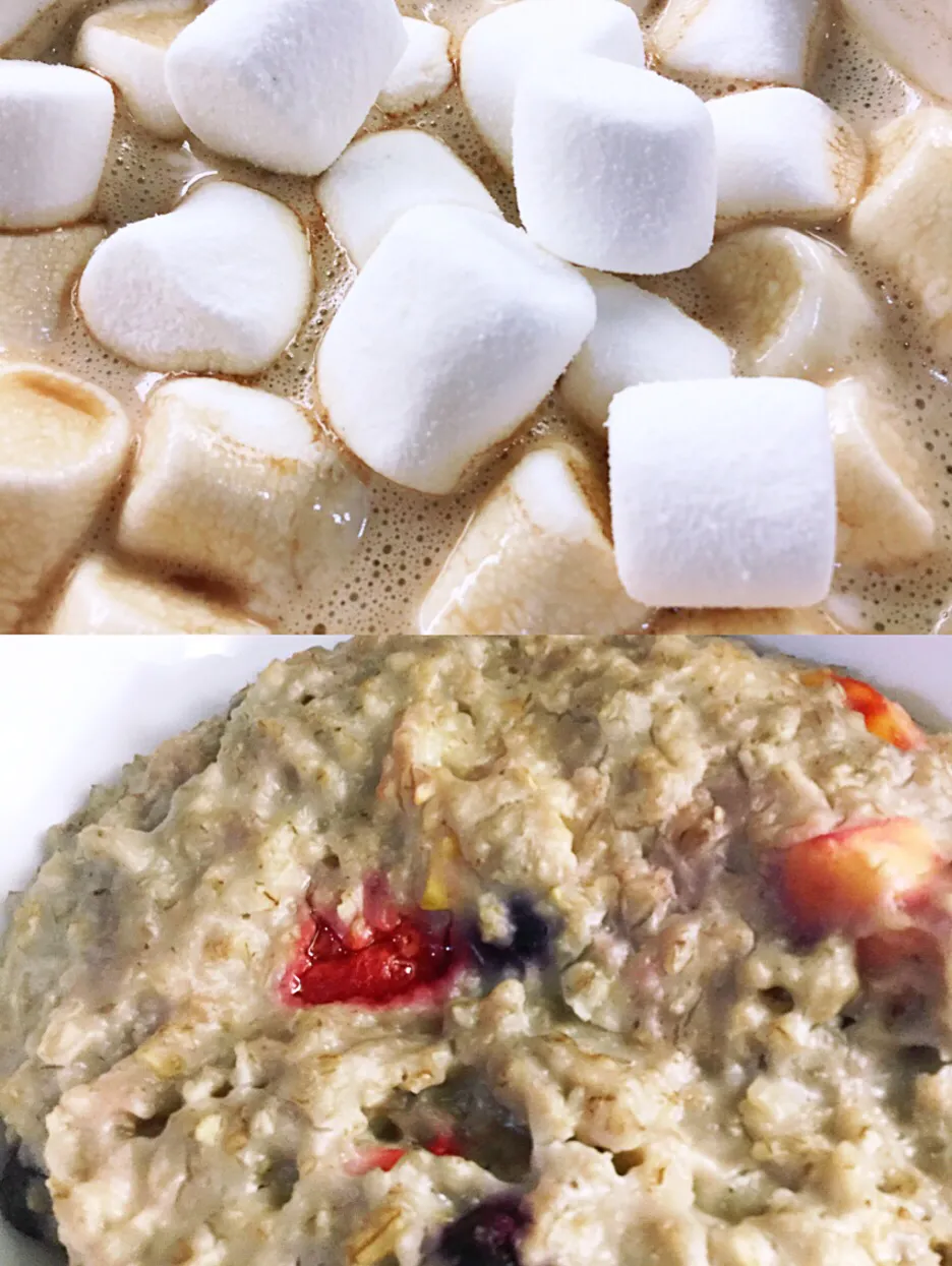 Snapdishの料理写真:Mixed berry oatmeal and a mocha with mashmallows|ninja kittyさん