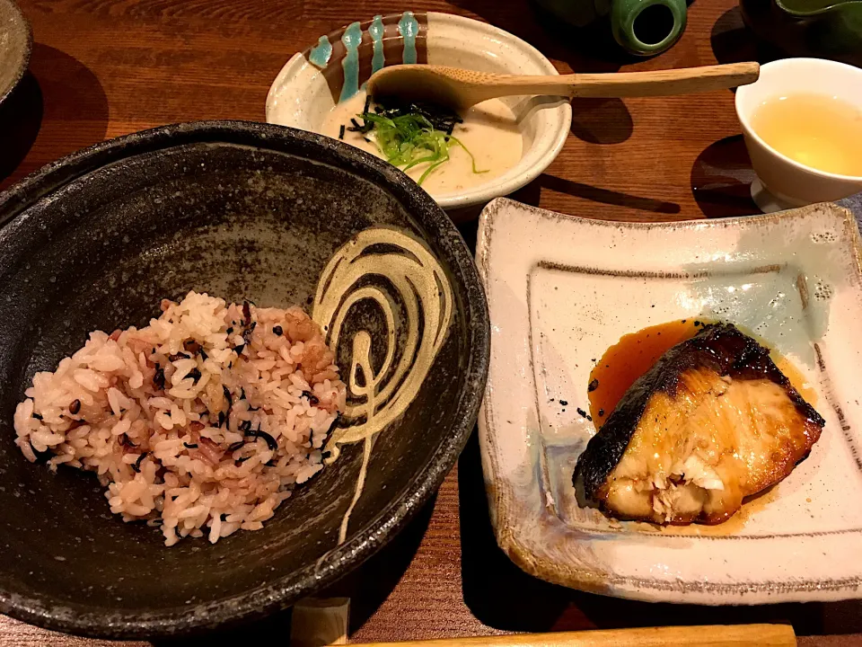 ぶりの照り焼き、自然薯とろろ汁ごはん|こいちさん