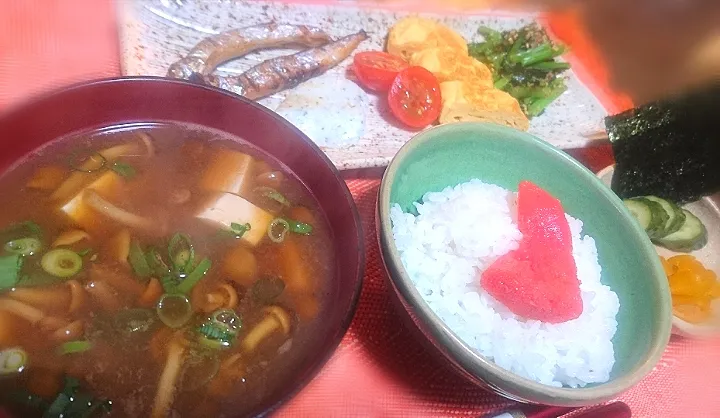 朝和定食🌄

  豆腐となめこ赤味噌汁|びせんさん