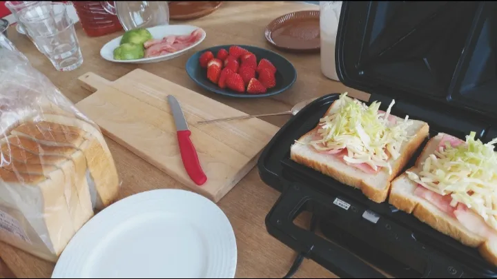 休日のお昼にホットサンド|takakoさん