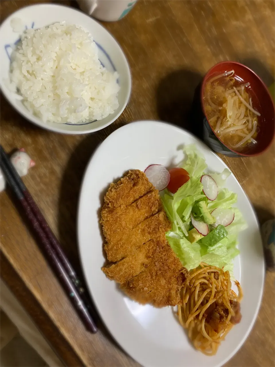 とんかつ・ミートパスタ・サラダ・もやしスープ・ご飯|ちびろ菌さん