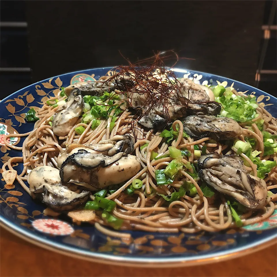 Snapdishの料理写真:賄い飯　オイスターオーリオからの蕎麦ペペロンチーノ　残り物🤫|佐野未起さん