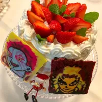 ママが作ったケーキとパパが作った鬼滅キャラのチョコプレート。
食後のデザートもペロリ😋|ニコちゃんさん