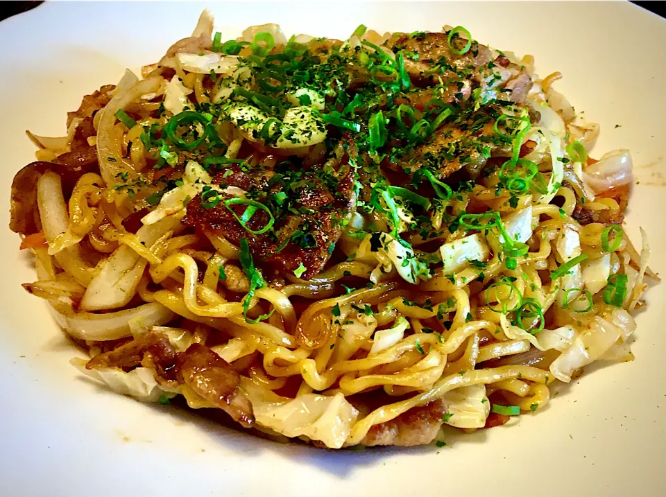 袋麺で＂みそ味ソース焼きそば＂         (ｲﾝｽﾀﾝﾀﾝﾄ味噌ﾗｰﾒﾝの麺で)|mottomoさん