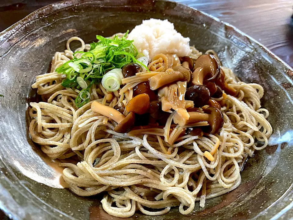 Snapdishの料理写真:きのこおろしそば大盛🍄|buhizouさん