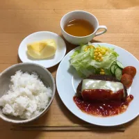 Snapdishの料理写真:#ごはん、#ハンバーグ、#サラダ、#サンふじ、#天の烏龍茶|tatsuya_kidさん