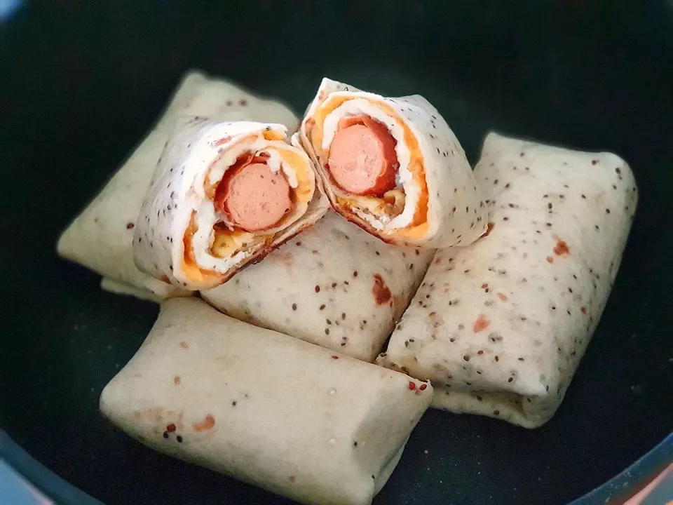 Wrap w/ Sausage + Egg + Cheddar Cheese|envymaqueenさん