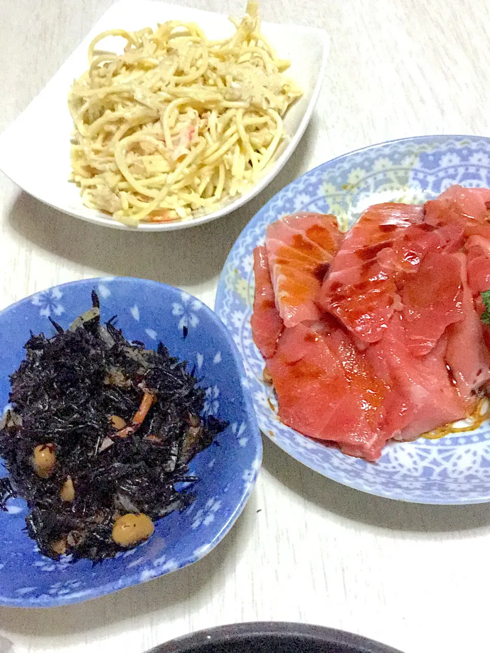 マグロのブツ切り、ひじき、パスタサラダ|Ayaさん