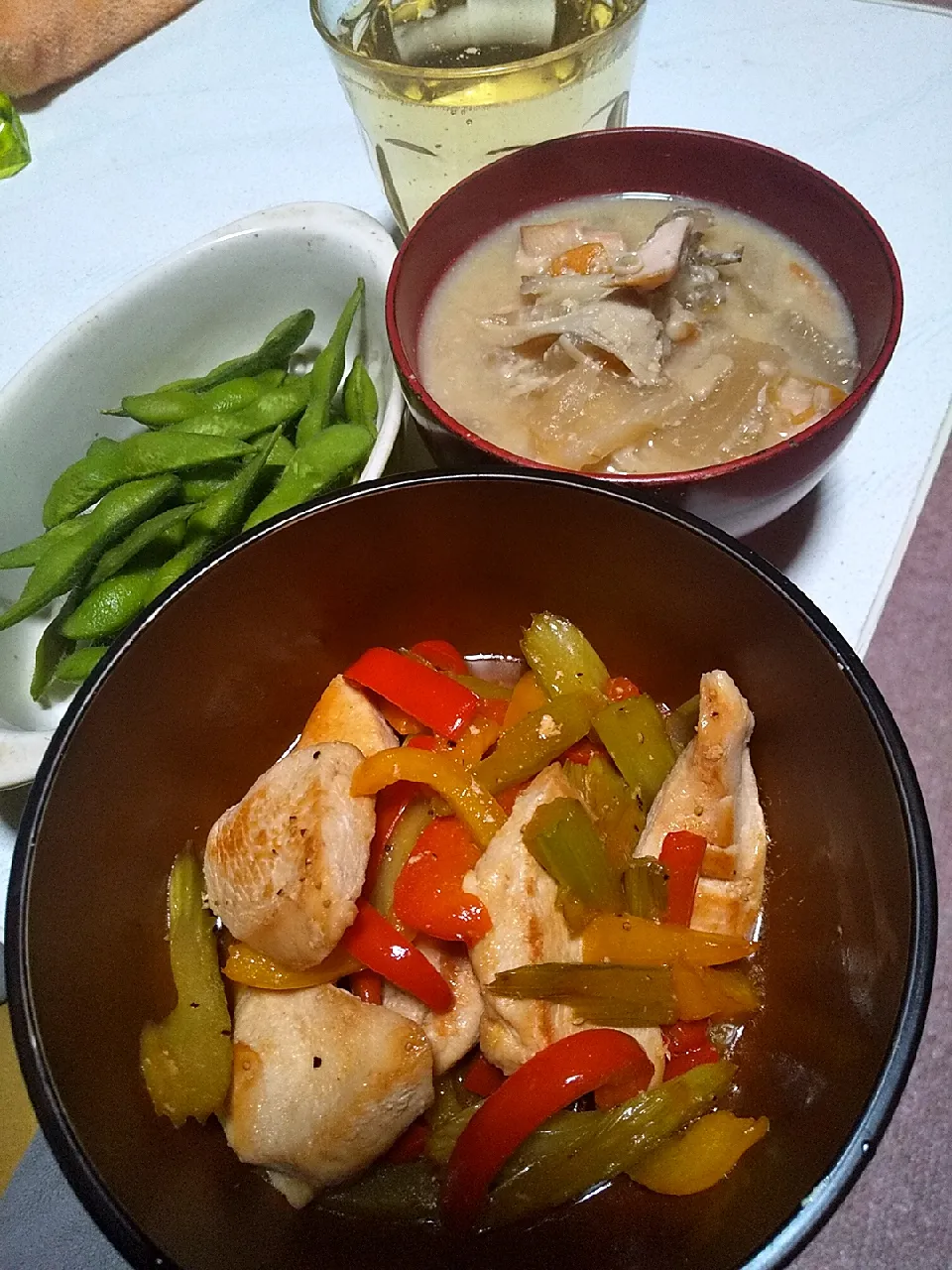 今日の晩御飯
※鶏肉とパプリカとセロリの甘酢炒め
※鮭と根菜の酒粕味噌汁
※冷凍枝豆
※ブランデーハイボール|れあMIXさん