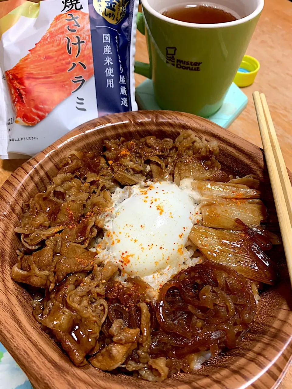 すき焼き丼　鮭おにぎり|るみおんさん